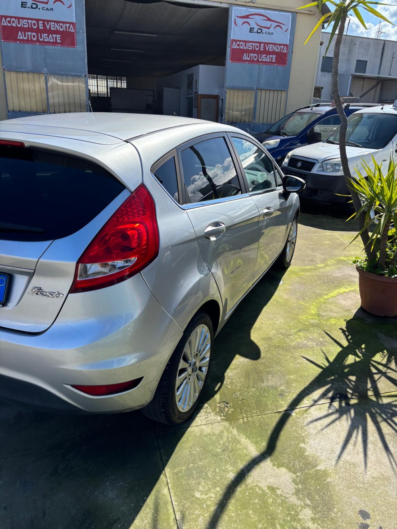 Ford Fiesta 1.2 16V 5p. Ghia per neo patentato