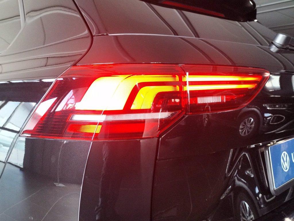 VOLKSWAGEN Golf variant 2.0 tdi life 150cv dsg del 2024