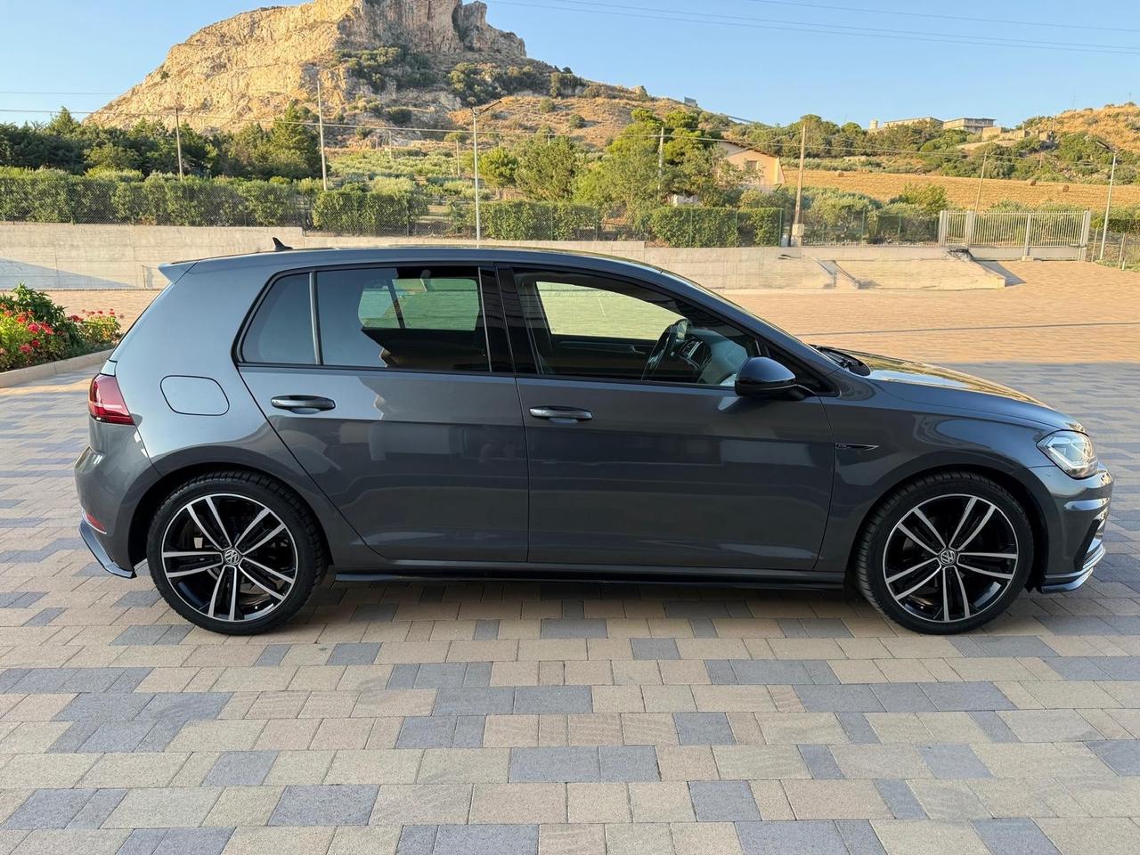 Volkswagen Golf 7.5 R-LINE 1.6 TDI 115 CV 5p.
