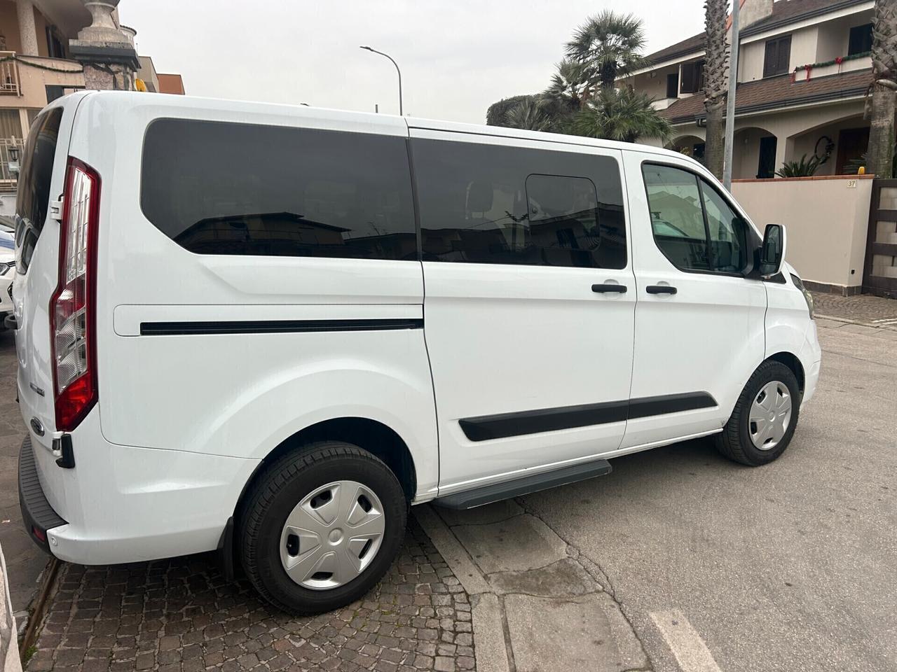 Ford Transit Custom 320 2.0 EcoBlue Hybrid 130 PC Combi Trend