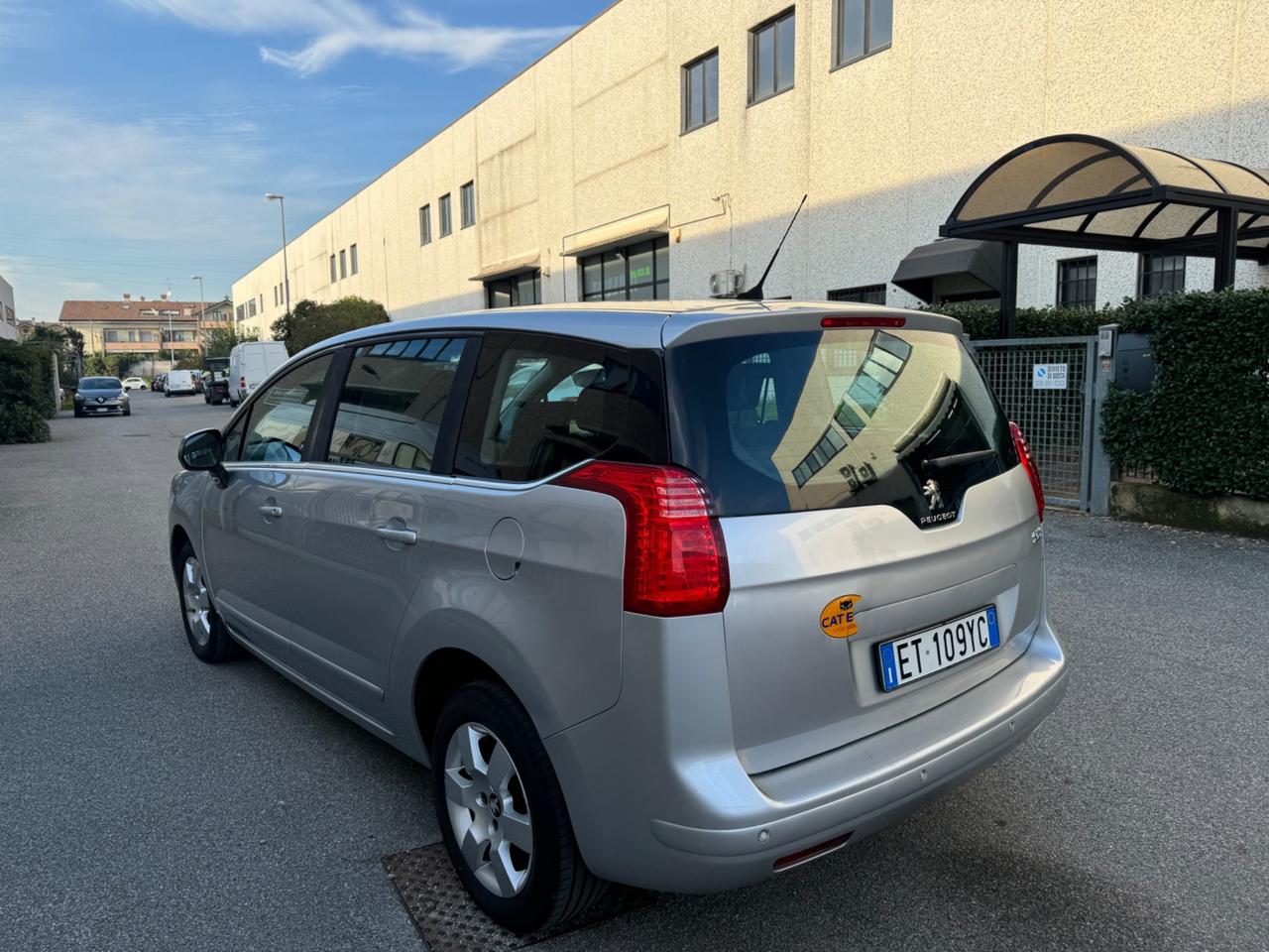 Peugeot 5008 1.6 HDi 115CV Active 7 POSTI