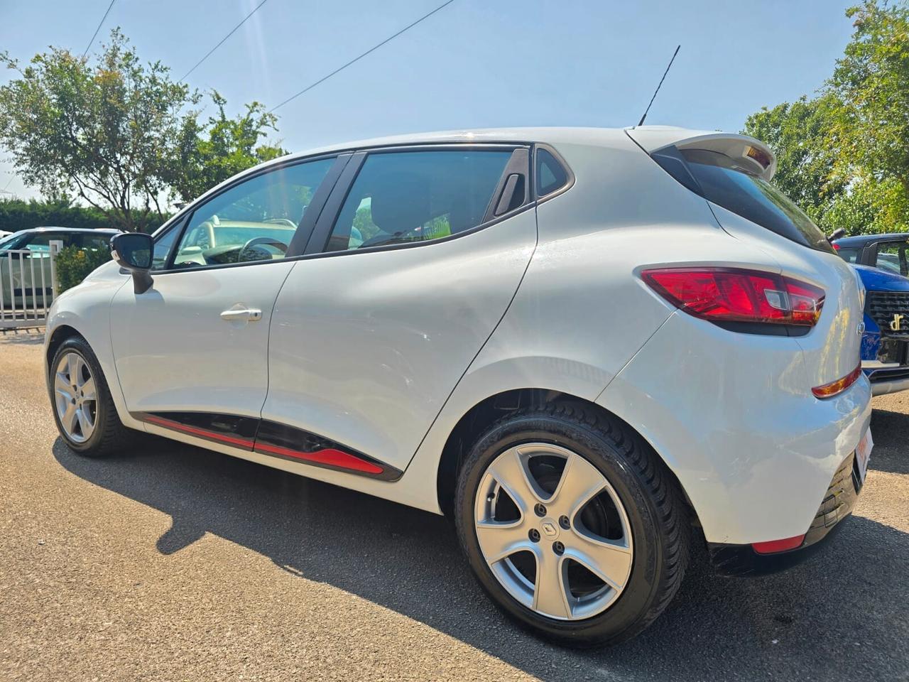RENAULT CLIO 1.1 BENZINA 73CV SPORT NEOPATENTATI
