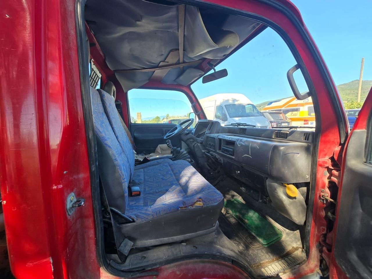Nissan Cabstar con gru