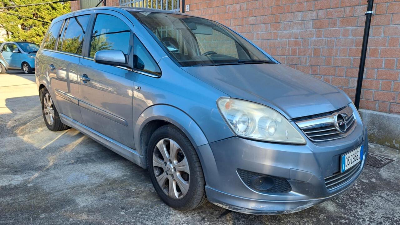 Opel Zafira 1.8 16V VVT Cosmo