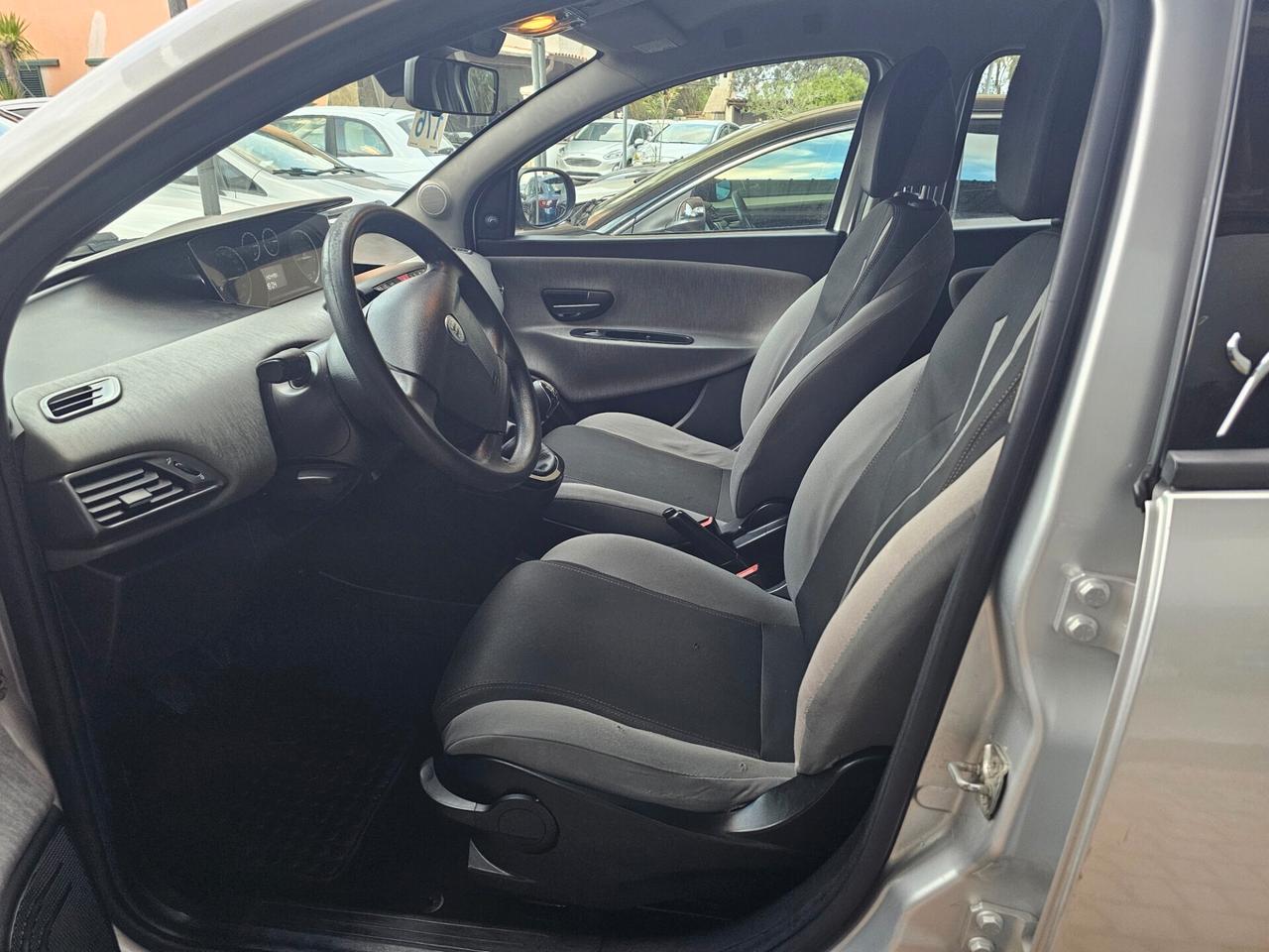Lancia Ypsilon 1.3 MJT 16V 95 CV 5 porte S&S Silver
