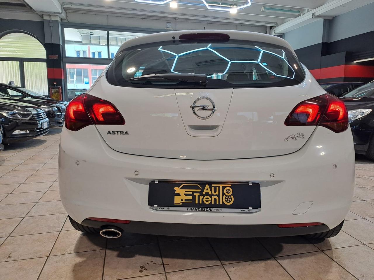 Opel Astra 1.4 Turbo 140CV berlina 110.000 km