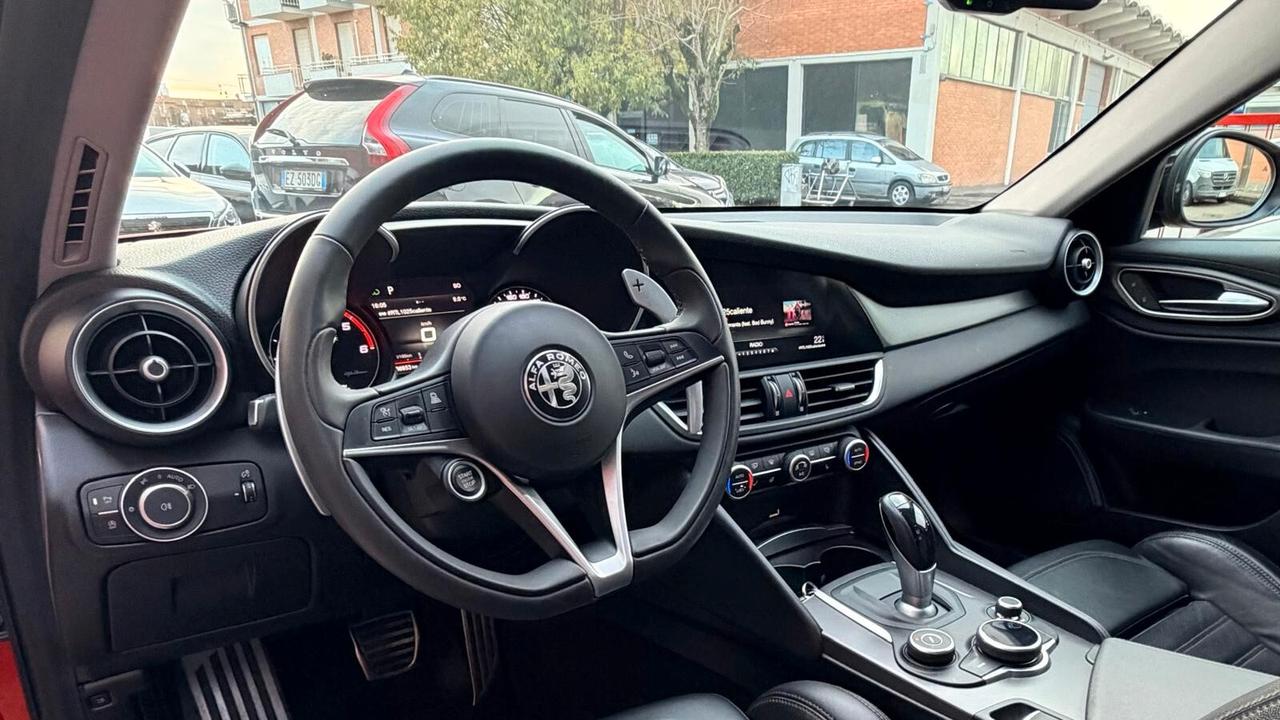 Alfa Romeo Giulia 2.2 Turbodiesel 210 CV AT8 AWD Q4 Veloce