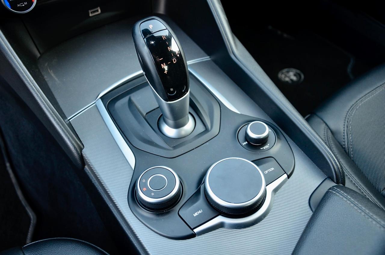 ALFA ROMEO GIULIA 2.2 TD 190cv AT8, ECCELLENTI CONDIZIONI, UFF ITALIANA, SERVICE UFFICIALI, EURO 6D, FARI XENO, NAVI, RETROCAMERA, APPLE ANDROID, PERMUTE