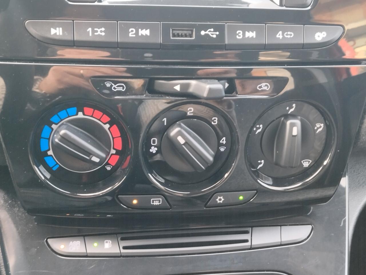 Lancia Ypsilon 1.2 69 CV 5 porte GPL Silver