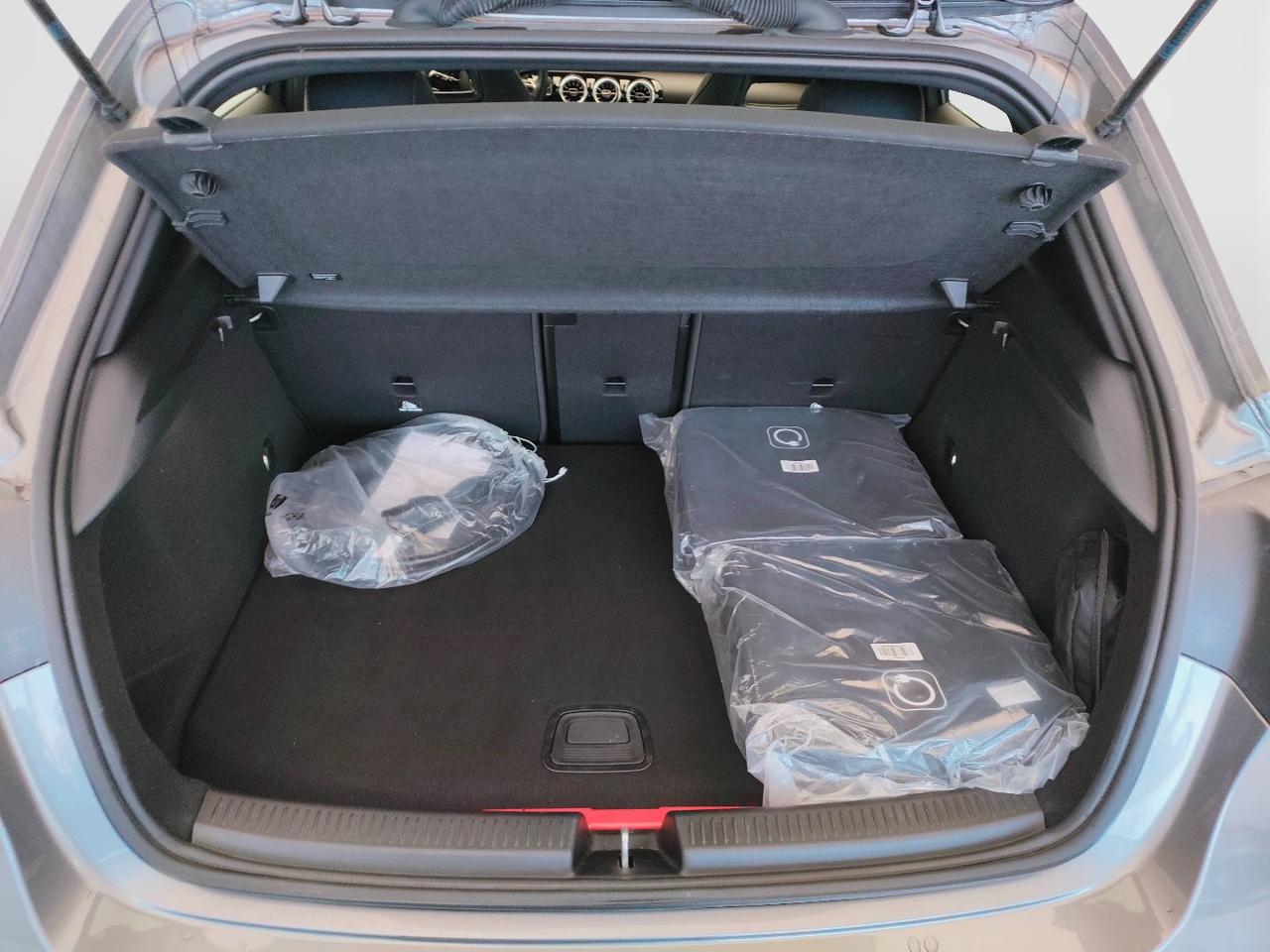 Mercedes-Benz A 250 e con tecnologia ibrida EQ