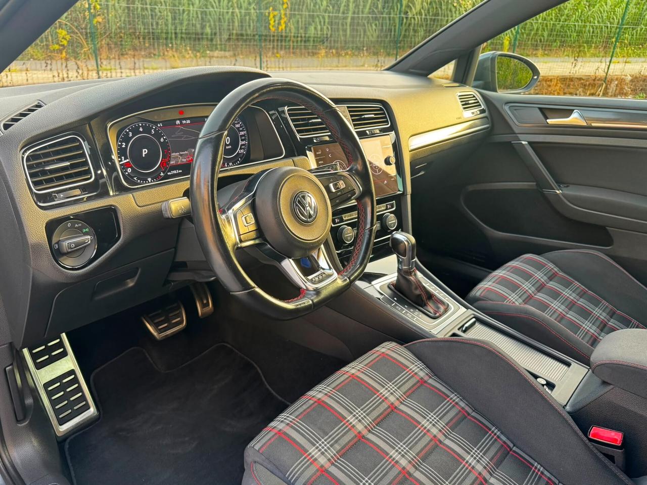Volkswagen Golf GTI Performance 2.0 245 CV TSI DSG