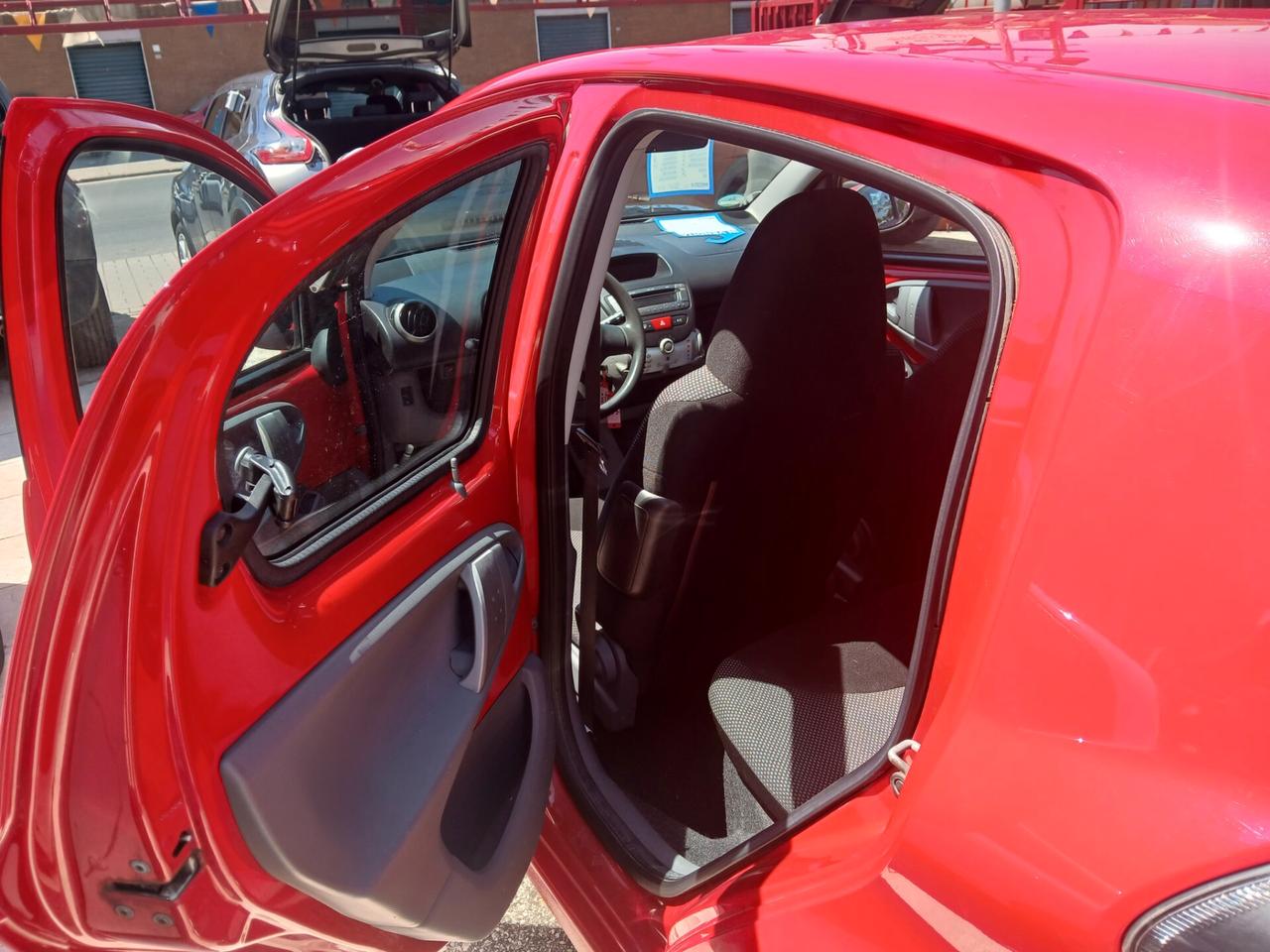 Toyota Aygo 1.0 VVT-i 69 CV 5 porte x-cool