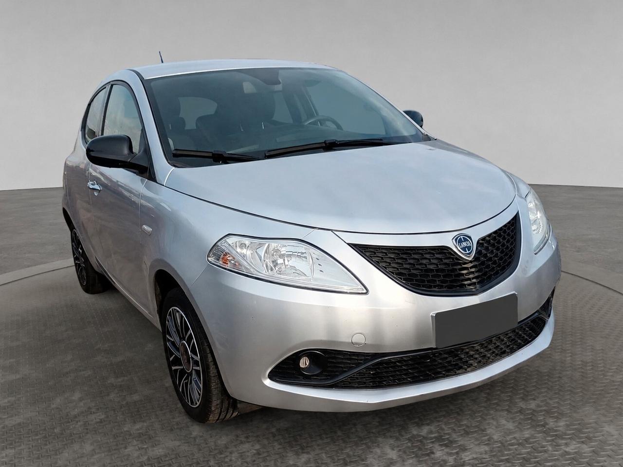 Lancia Ypsilon 1.0 FireFly 5 porte S&S Hybrid Ecochic Silver