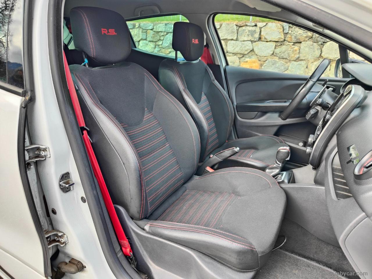 RENAULT Clio TCe 220 EDC R.S. TROPHY Akrapovic + MAXTON