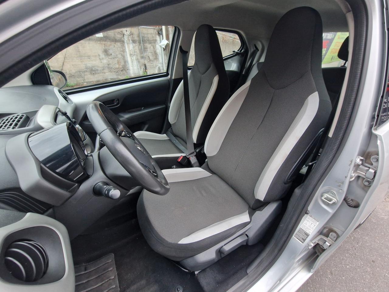 Toyota Aygo 1.0 VVT-i 69 CV 5 porte x-play