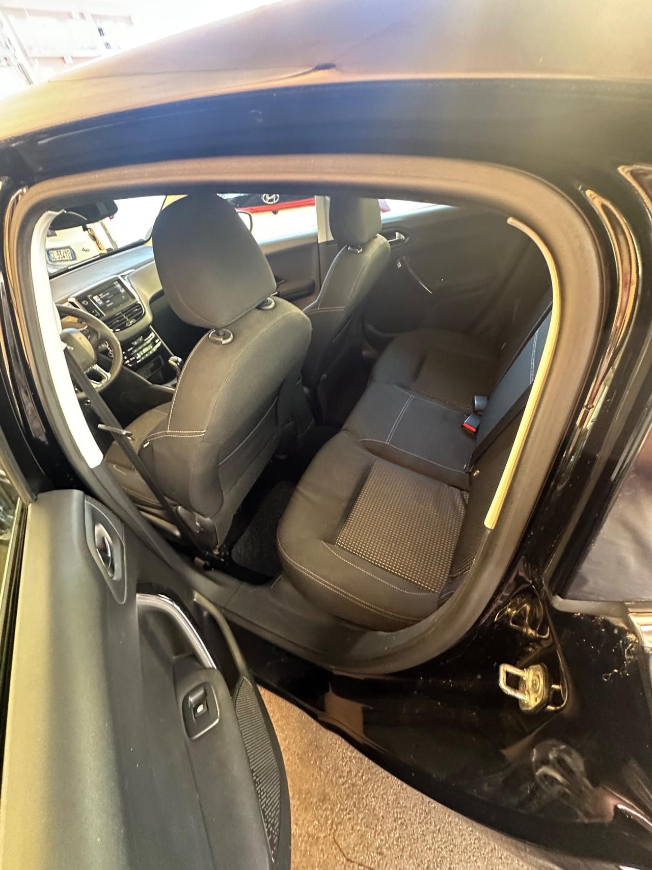 Peugeot 208 PureTech 82 5 porte Allure