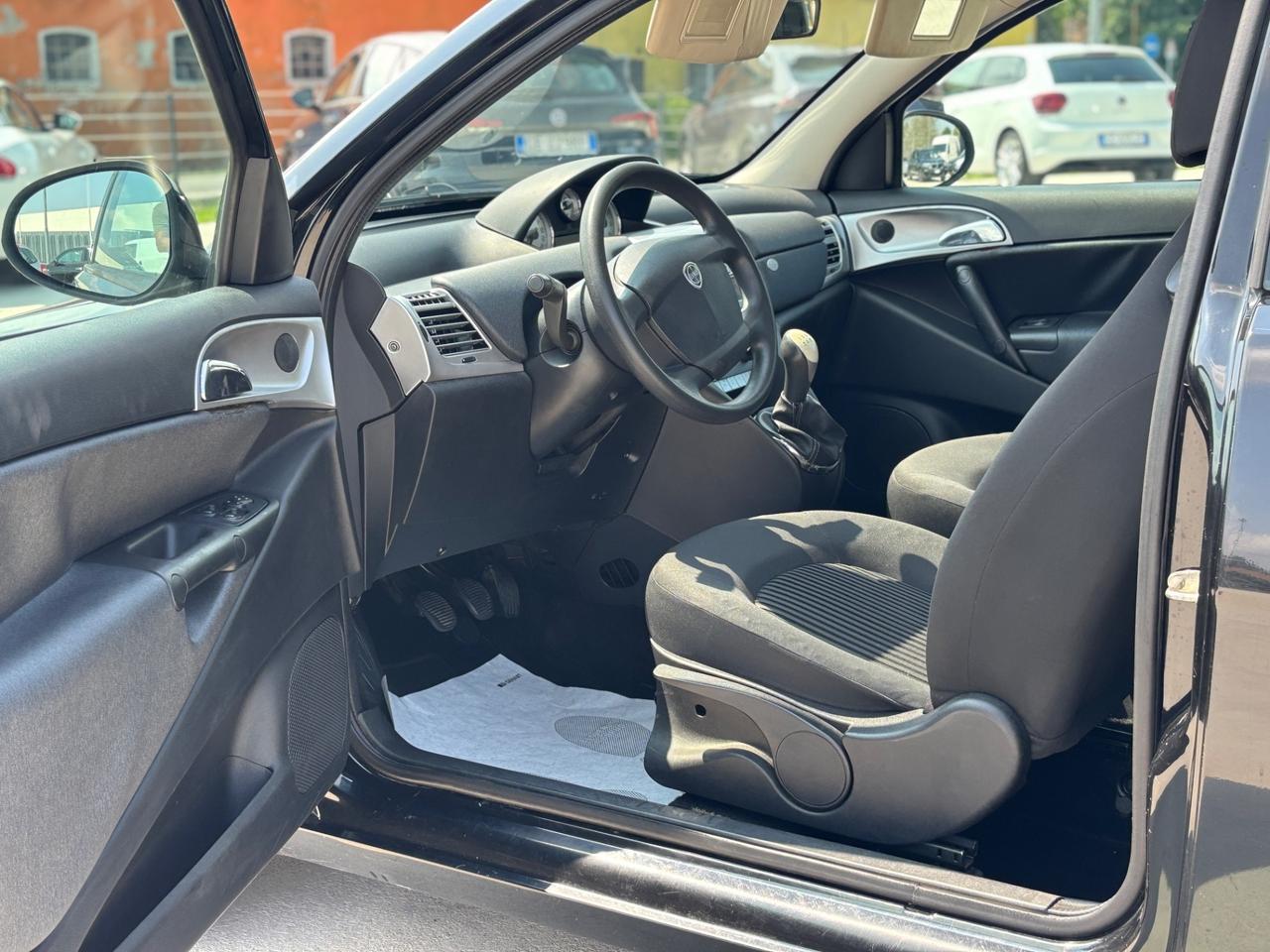 Lancia Ypsilon 1.3 MJT 75 CV Platino