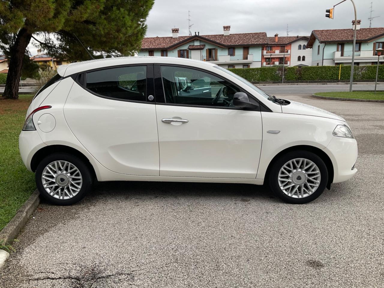 Lancia Ypsilon 1.2 69 CV 5 porte GPL Ecochic Gold