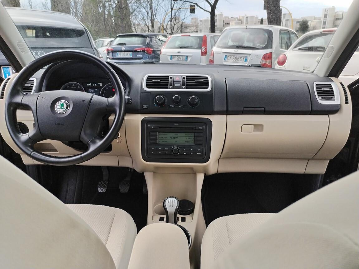 Skoda Roomster 1.4 16V Sport 90000km tetto panoramico consegna con manutenzioni fatte