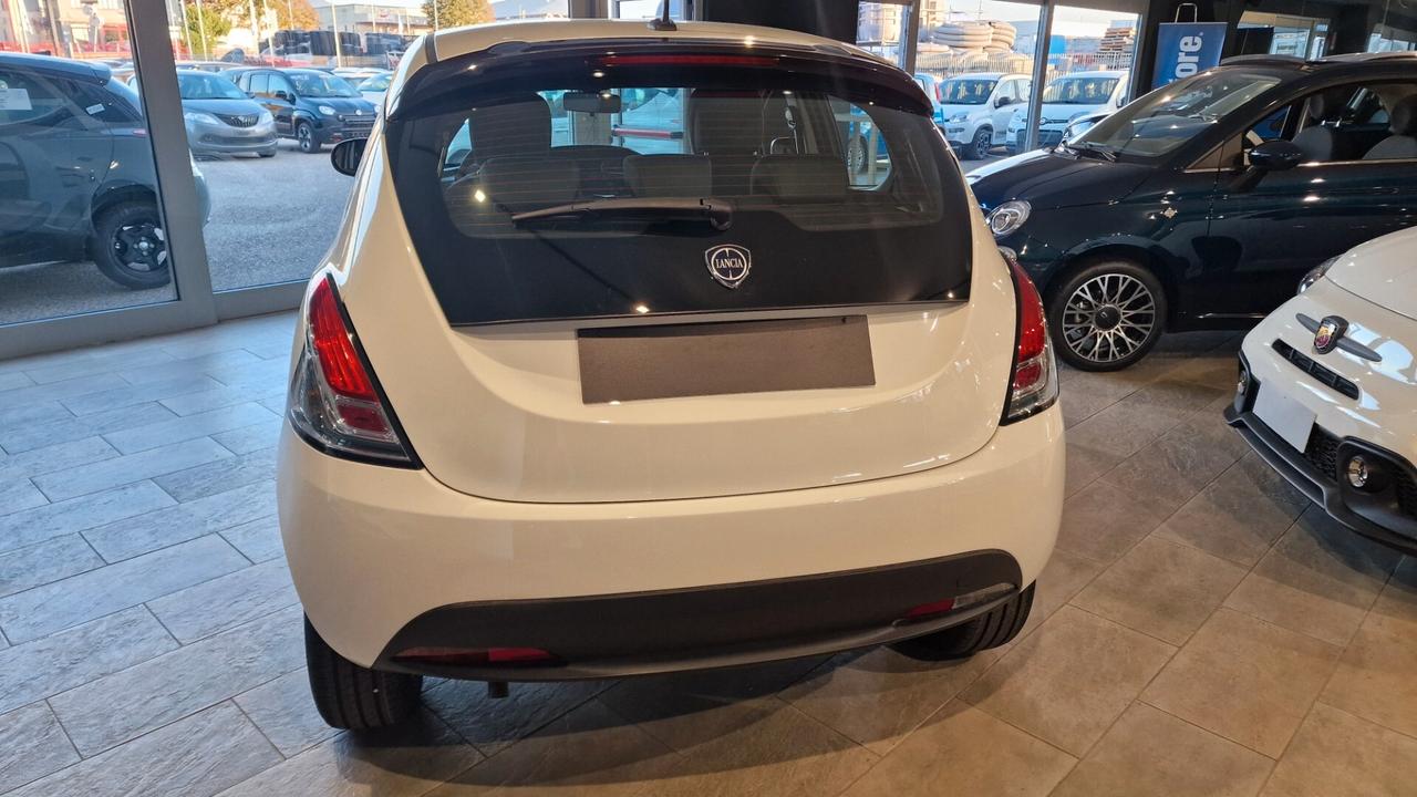 Lancia Ypsilon 1.0 FireFly 5 porte S&S Hybrid Oro