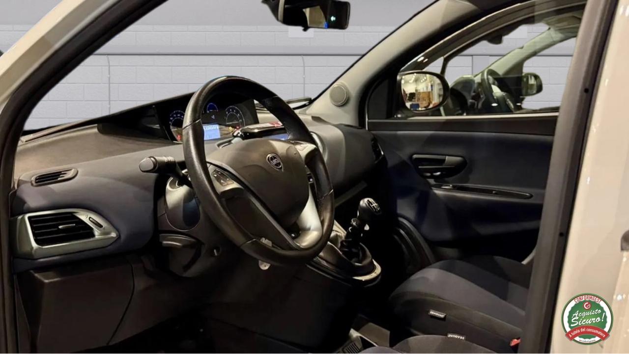 Lancia Ypsilon 1.0 Hybrid Platino