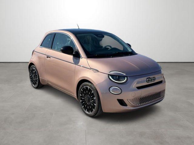 FIAT 500 Berlina Hybrid La Prima