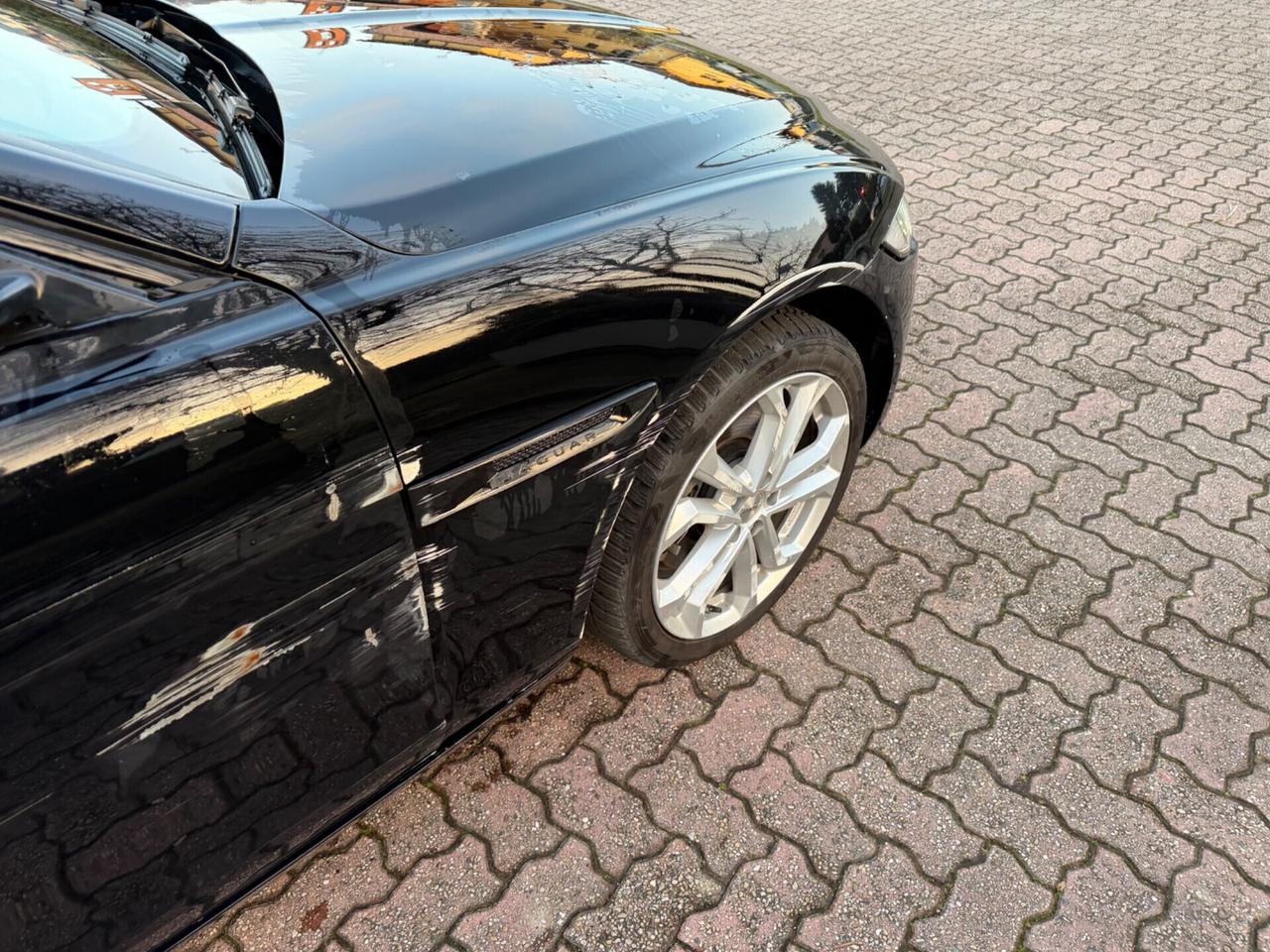 Jaguar XE 2.0 D DA RIPARARE