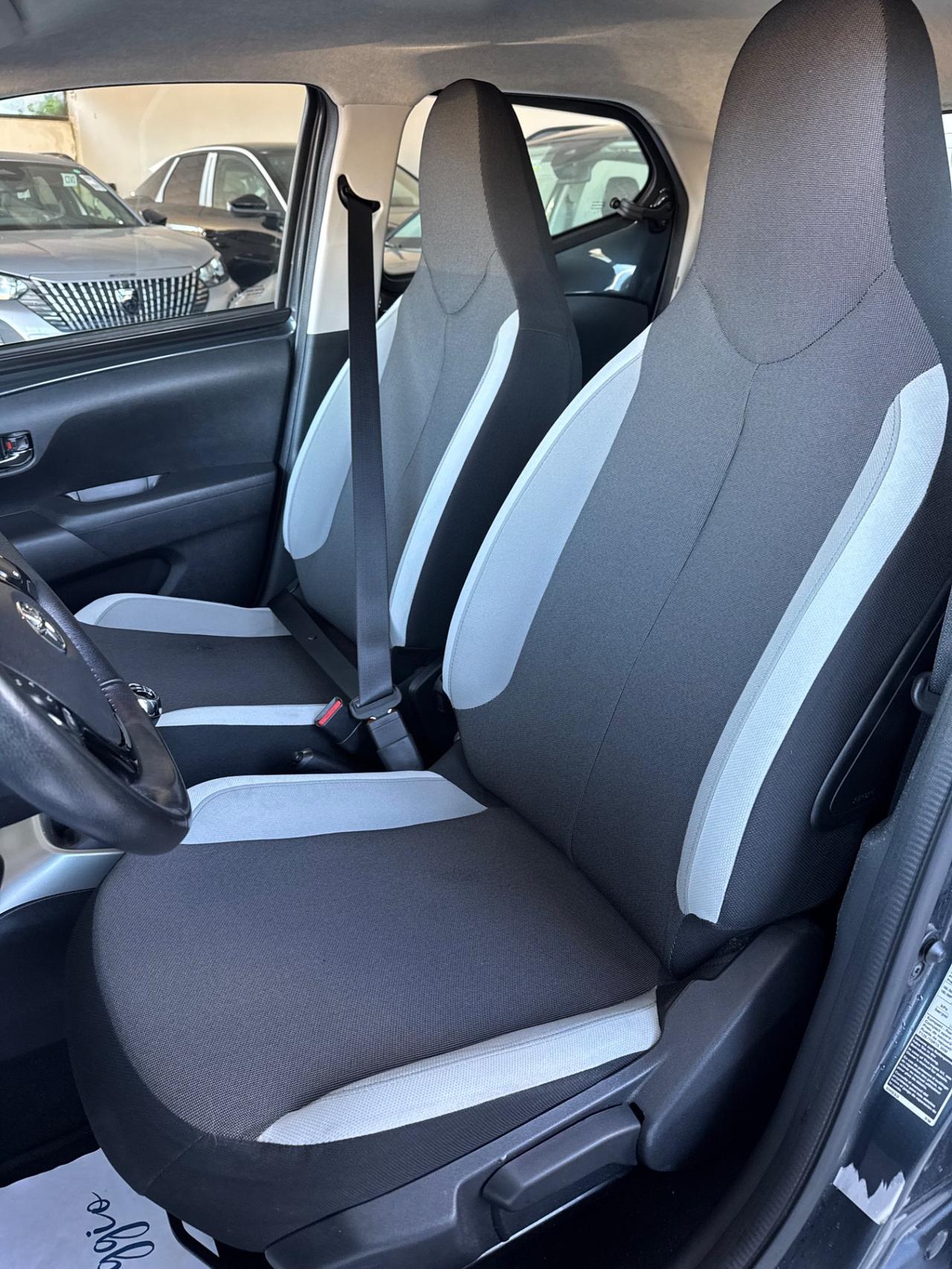 Toyota Aygo 1.0 VVT-i 69 CV 5 porte x-play