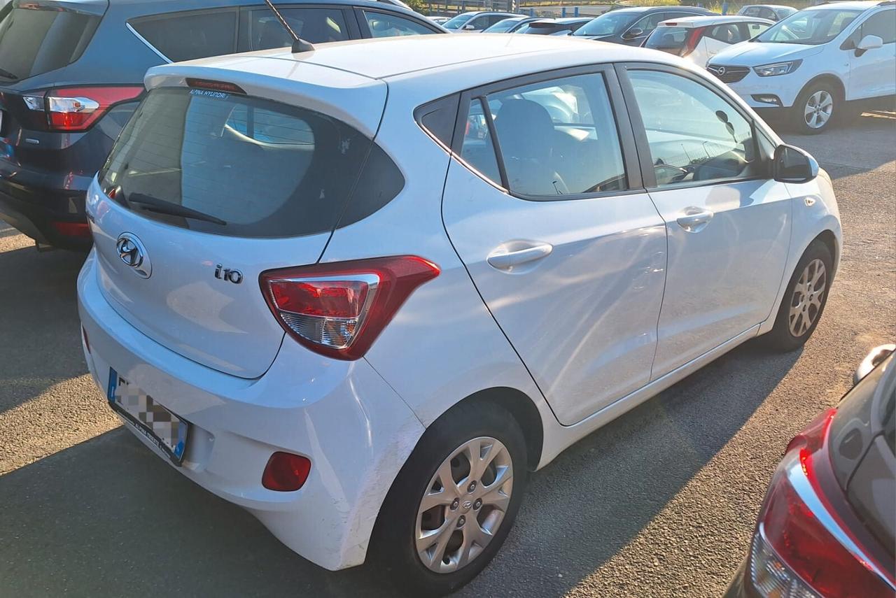 Hyundai i10 1.0 Login NEOPATENTATI