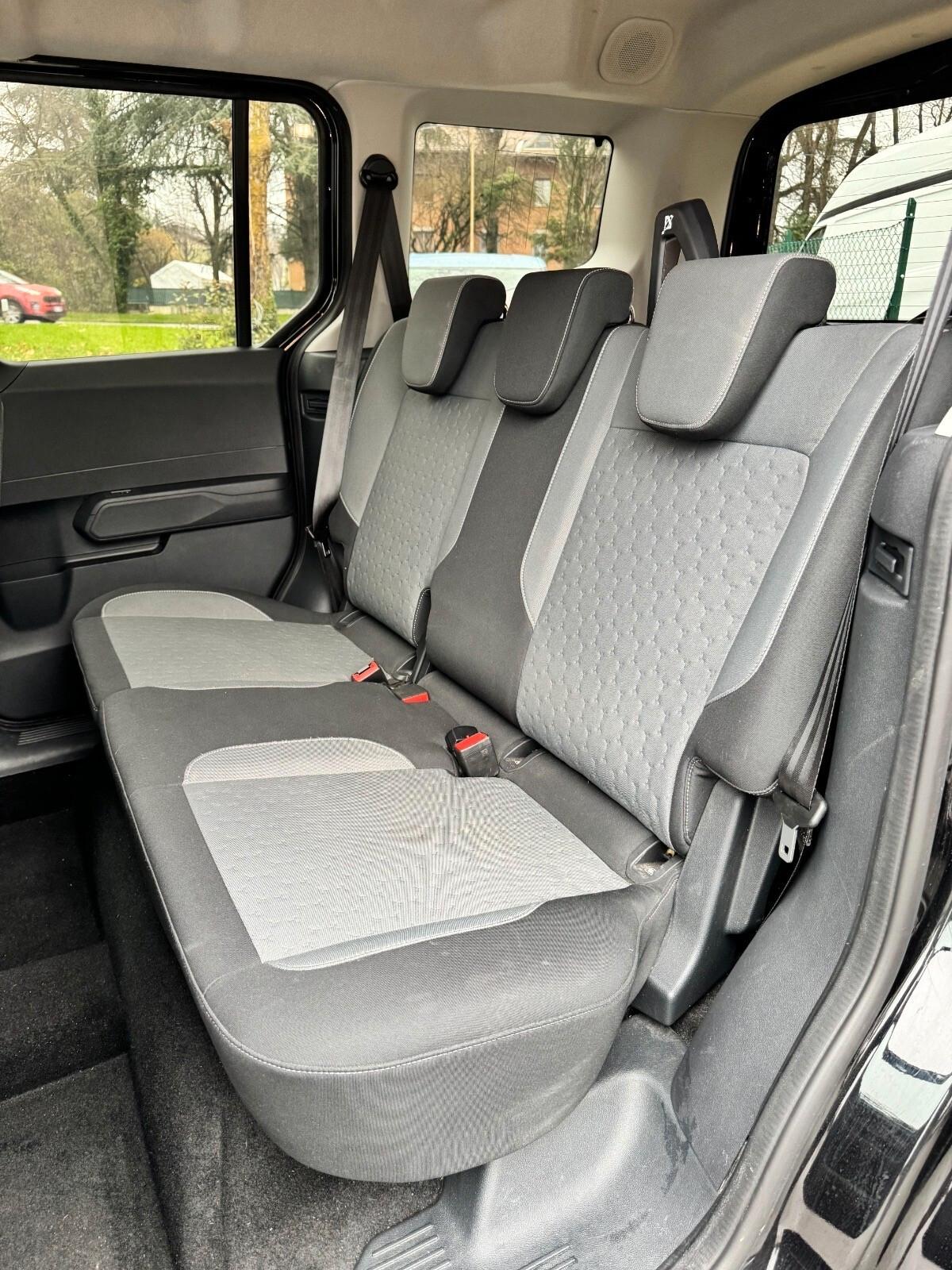 Ford Tourneo Courier 1.0 EcoBoost Titanium
