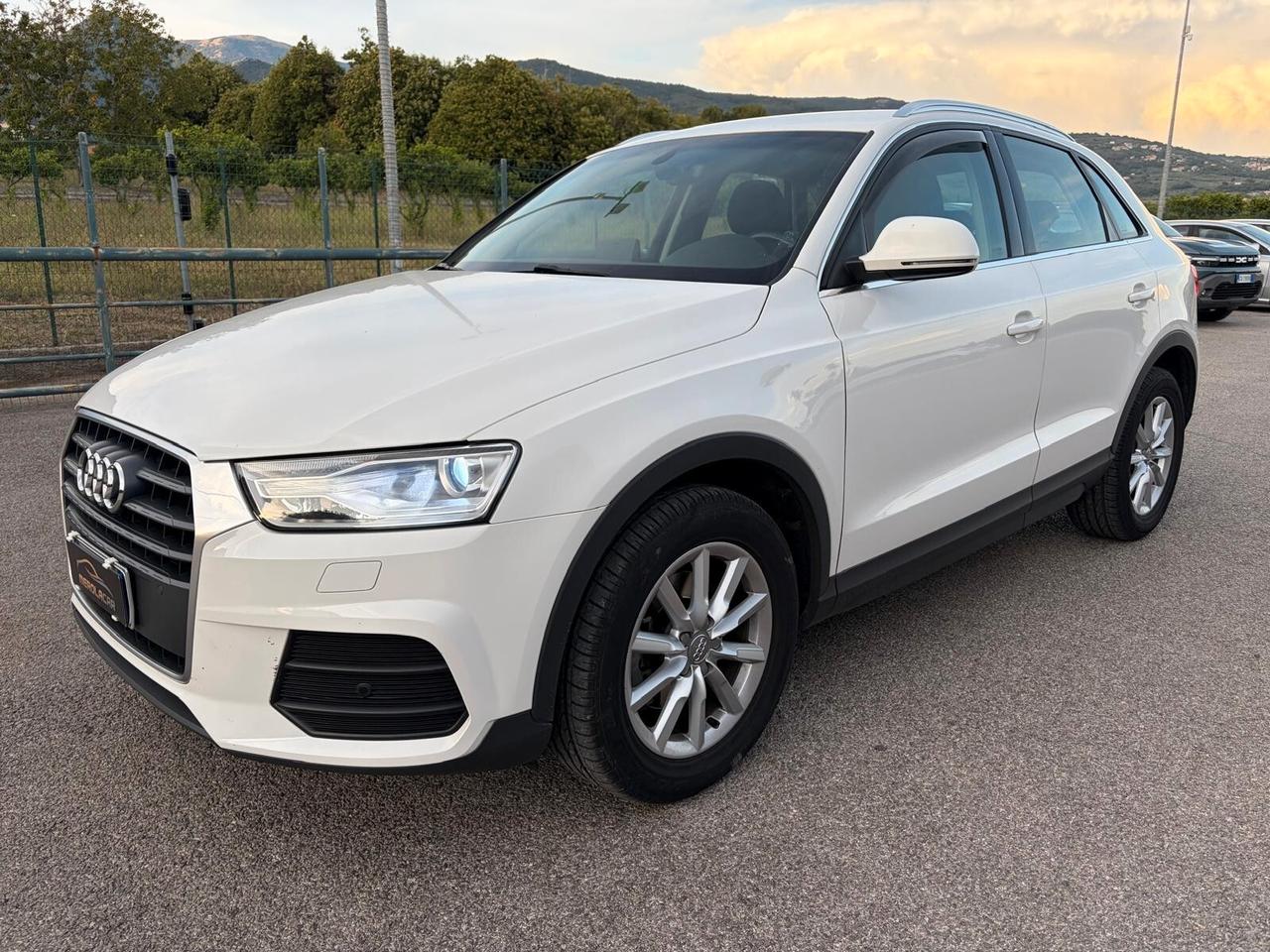 Audi Q3 2.0 TDI 120 CV Business