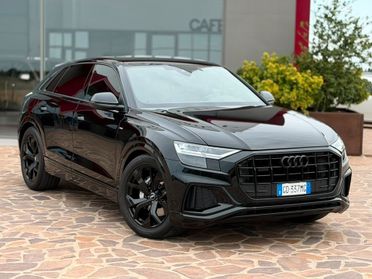 Audi Q8 45 3.0 TDI MHEV 231 CV quattro tiptronic s-line black edition