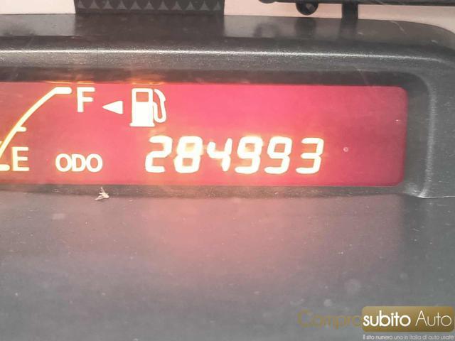 TOYOTA Yaris 1.0i 16V cat 5 porte Sol