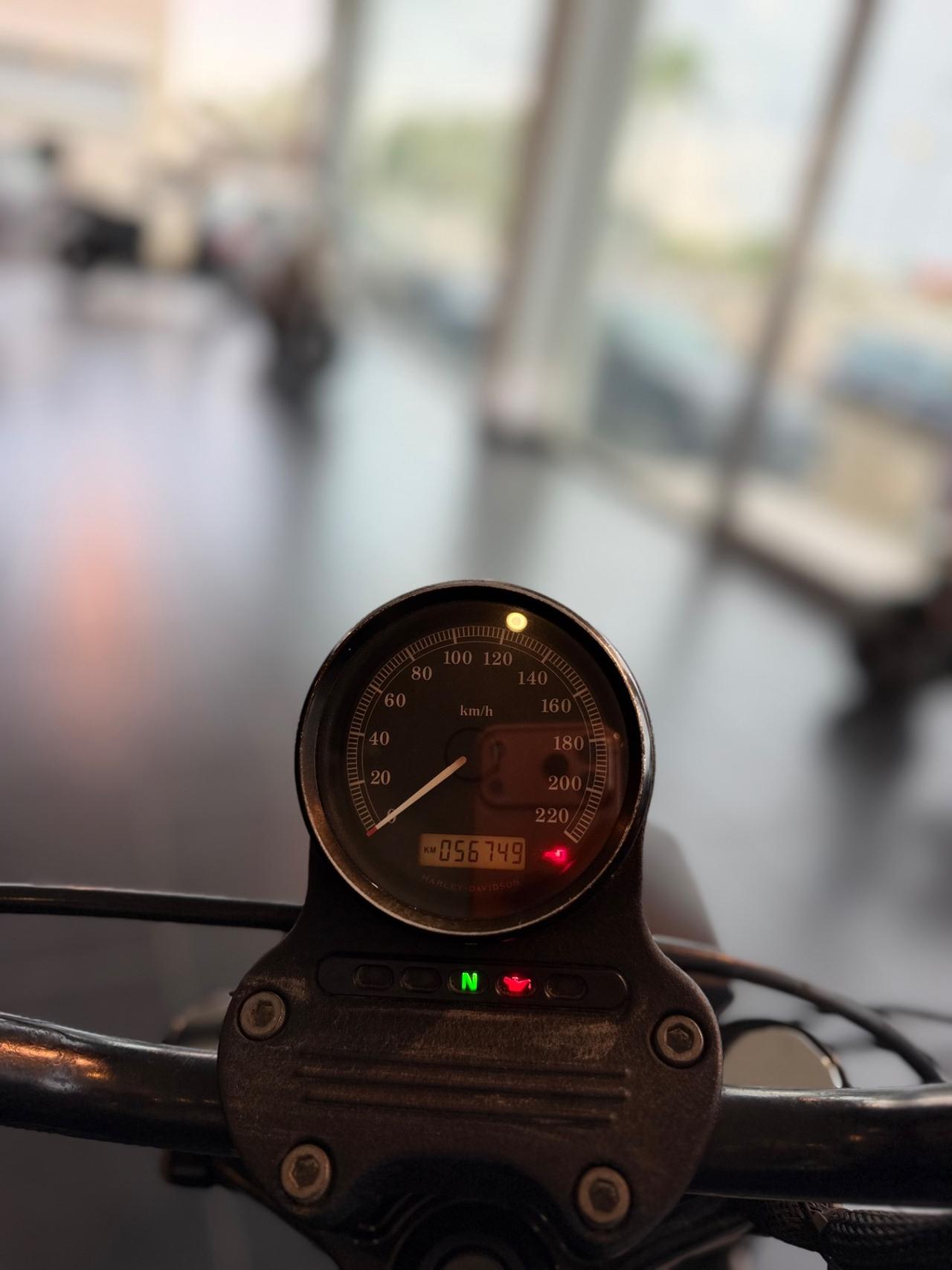 Harley-davidson 883 Iron Sportster XL 883N