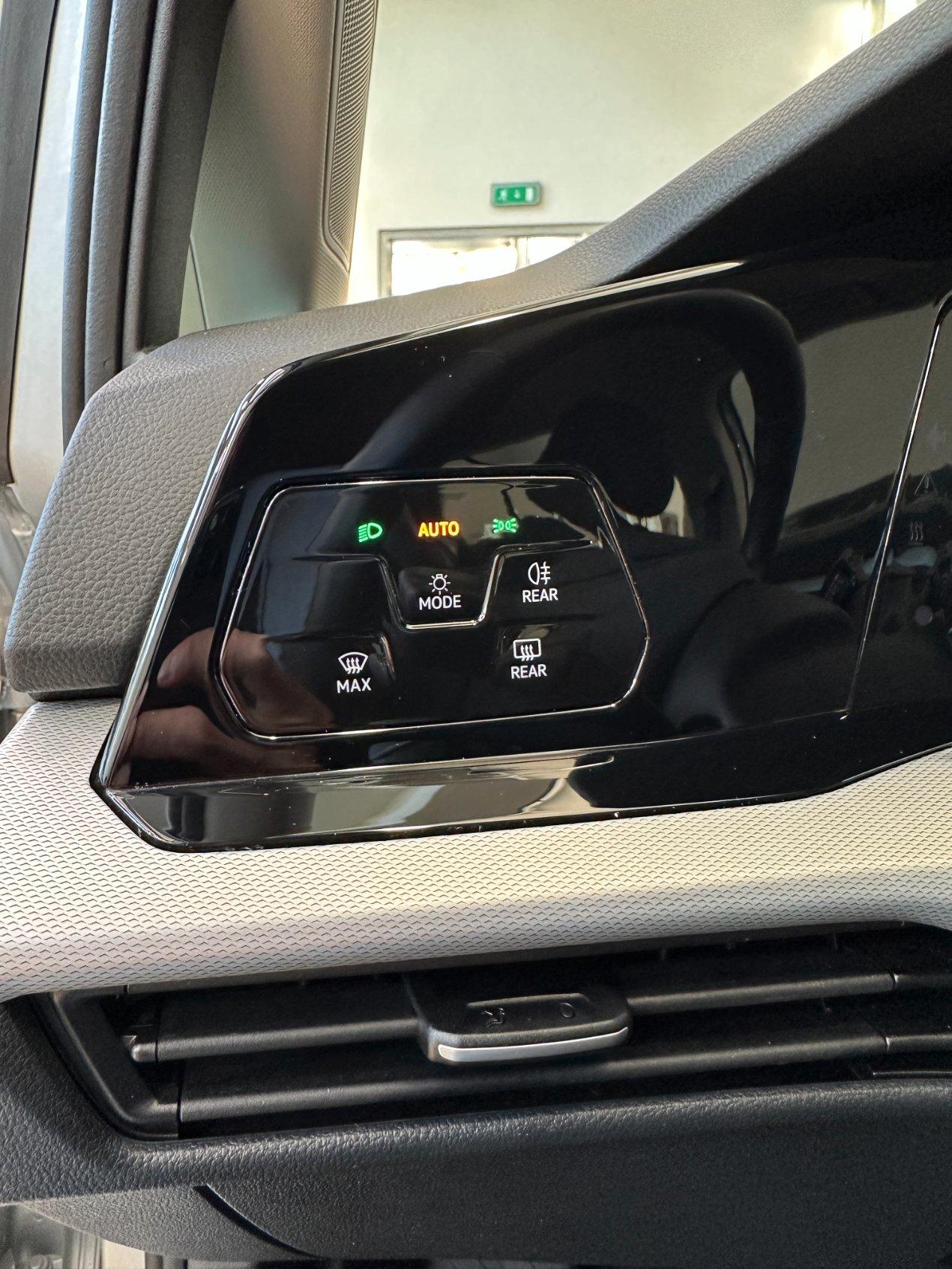 Volkswagen Golf 5 Porte 1.0 tsi Trendline 90cv - Carplay - OK Neopat.
