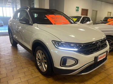 VOLKSWAGEN T-Roc 1.0 TSI Life LED 17" CLIMATRONIC C/GRIMALDI SP.DAY