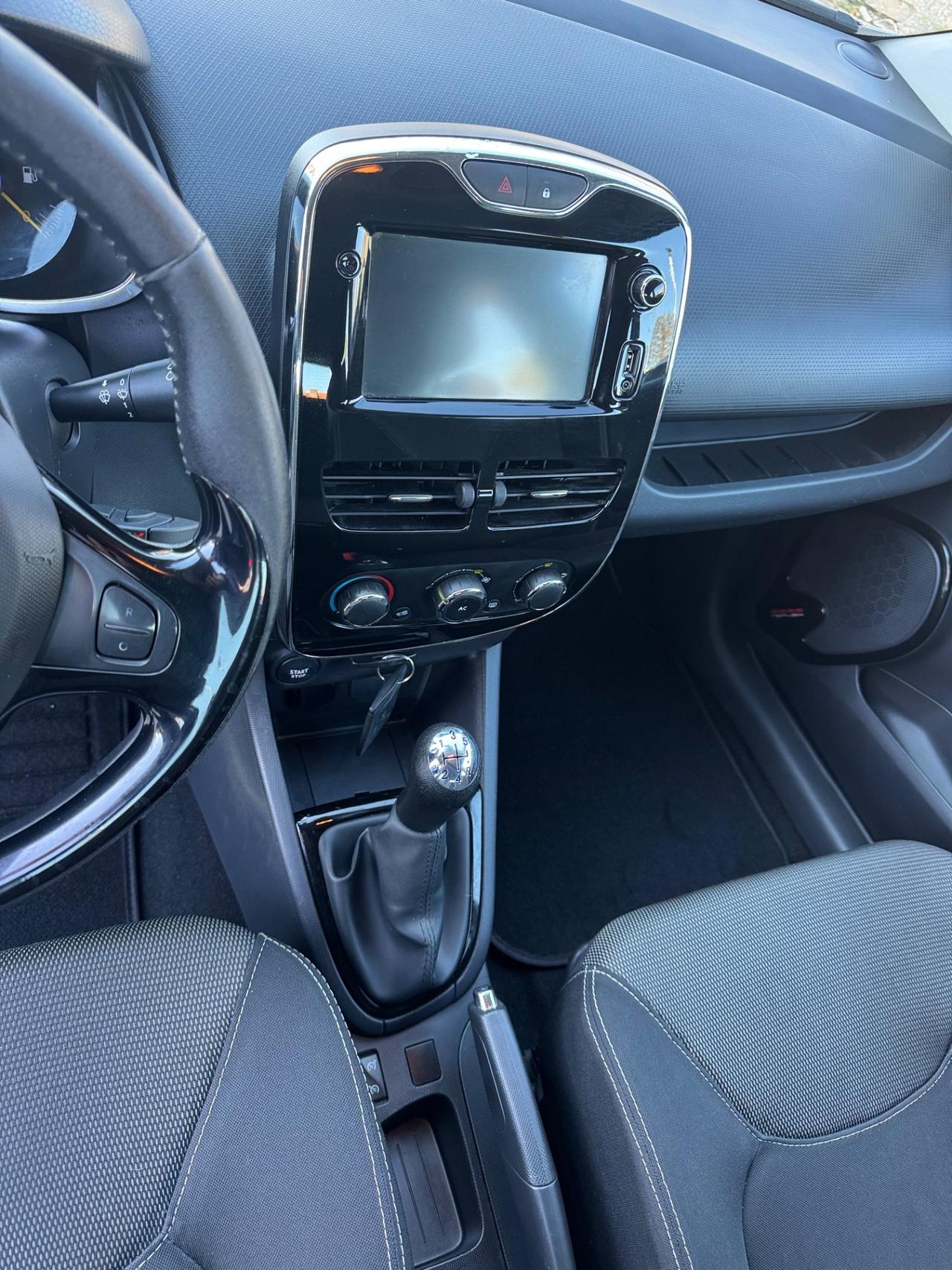 Renault Clio 1.2 75CV 5 porte neopatentati