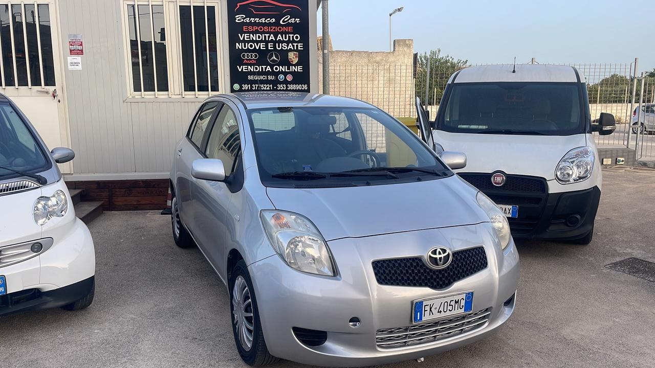 Toyota Yaris 1.0 5 porte