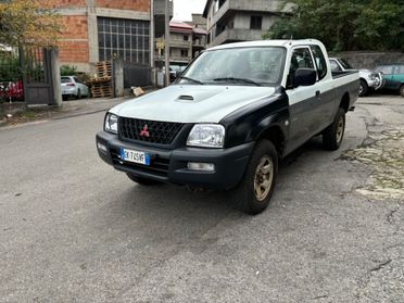 Mitsubishi L200 2 porte 4 posti