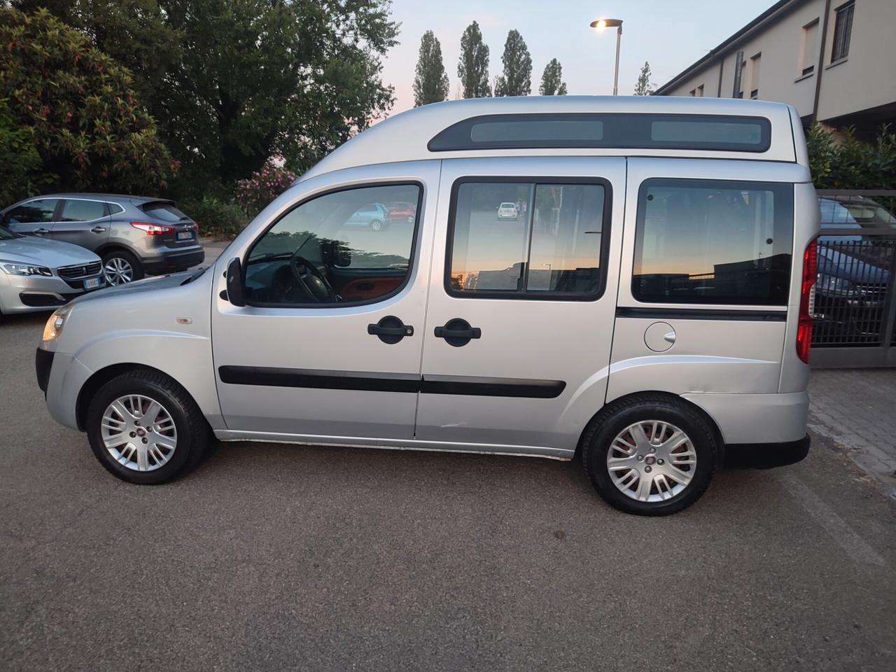 FIAT DOBLO 1.4BENZINA CON PEDANA DISABILI ELETTRICA NUOVO