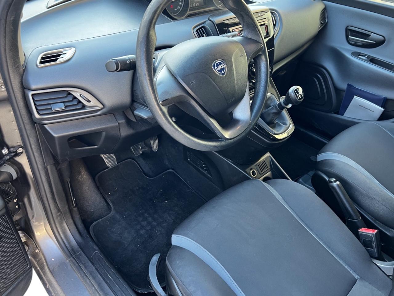 Lancia Ypsilon 1.2 69 CV 5 porte S&S Platinum Perfetta Ok Neopatentati