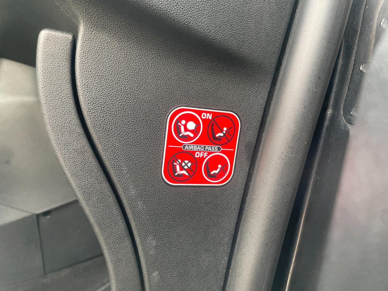 Citroen C3 NEOPATENTATI - BENZINA AREA B MILANO