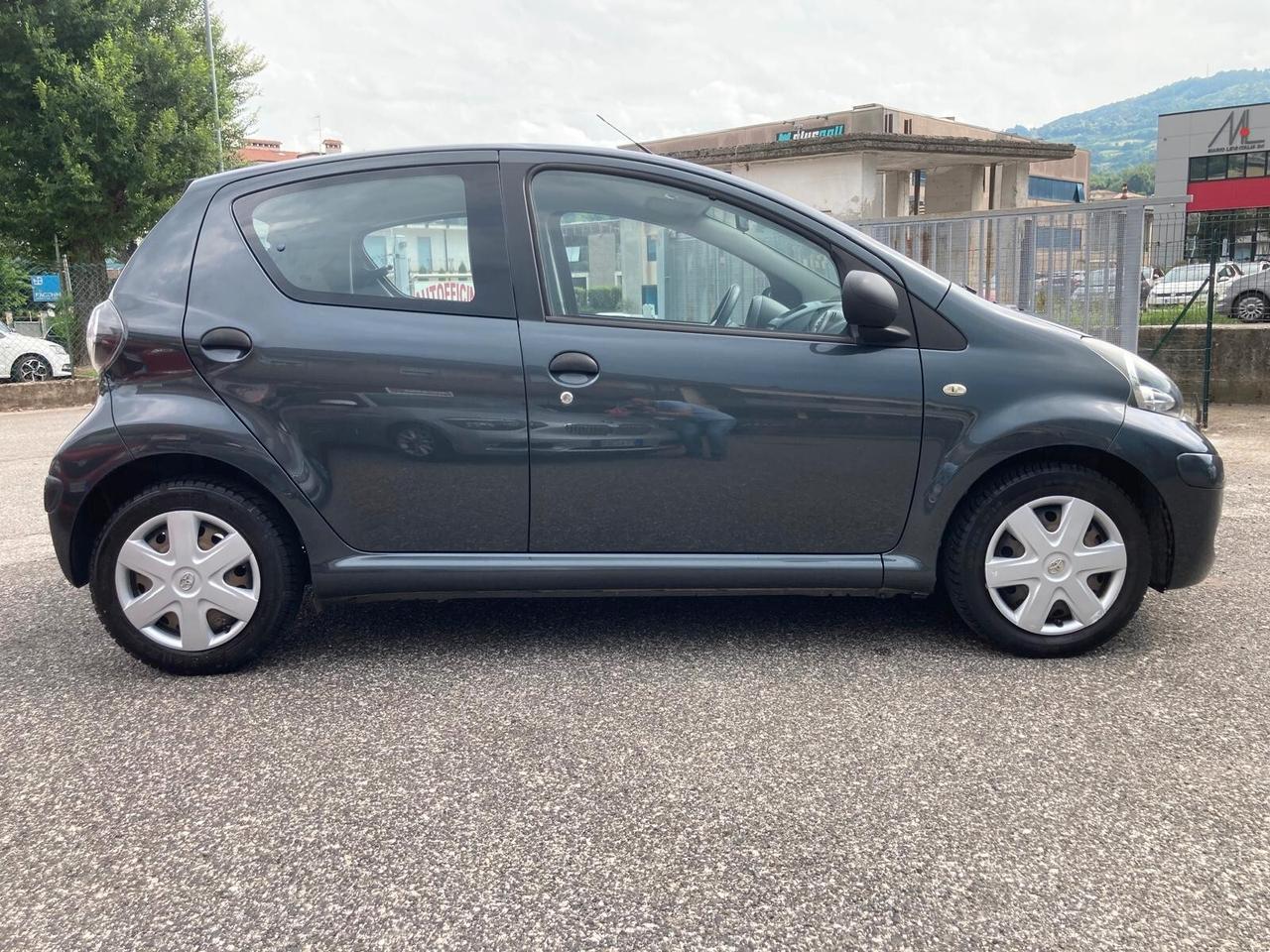 TOYOTA AYGO 5 porte 1.0 BENZINA 68 CV – NEOPATENTATI