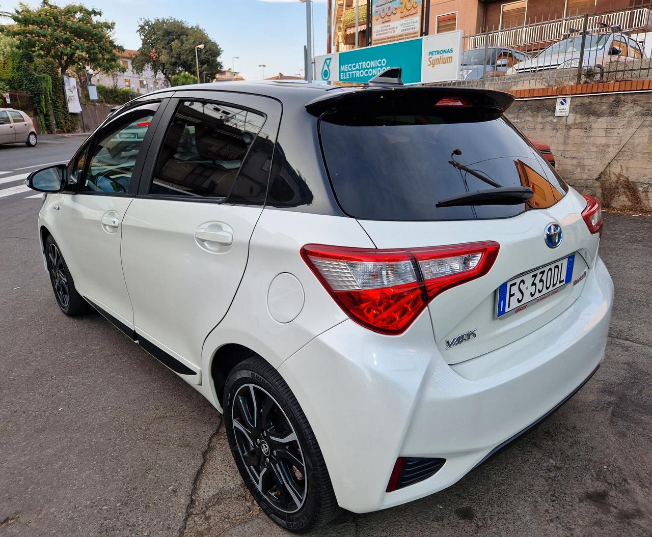 yaRIS 1.5 hybrid 5 Porte trend "Red edition"