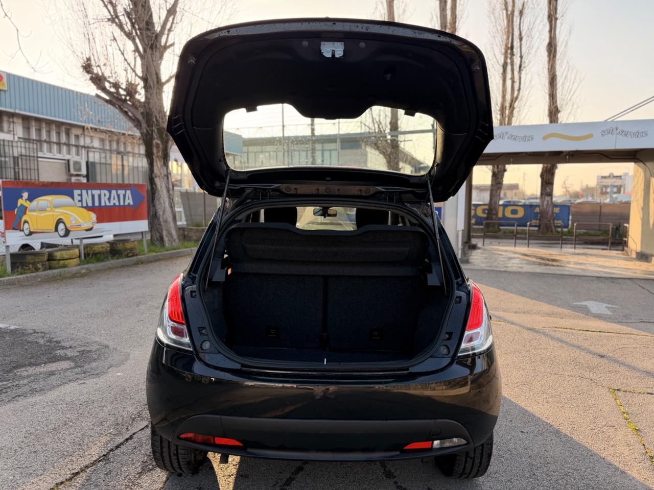 Lancia Ypsilon 1.0 FireFly 5 porte S&S Hybrid Alberta Ferretti