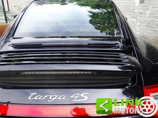 PORSCHE 911 Targa 4S