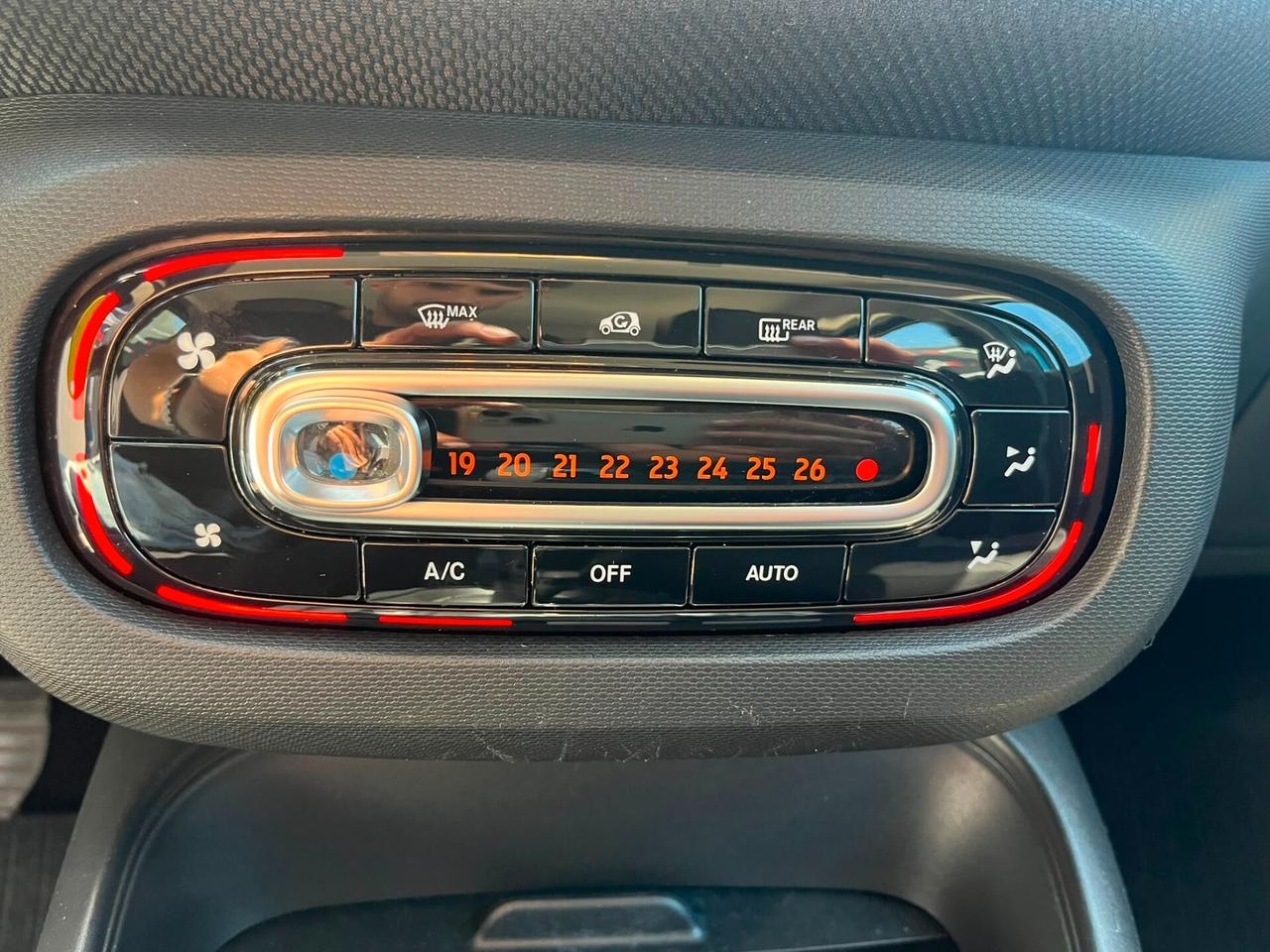 Smart ForFour EQ Pulse