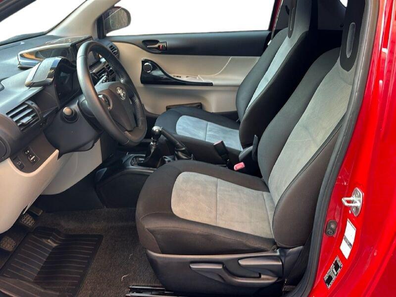 Toyota iQ 1.0 VVT-i Lounge