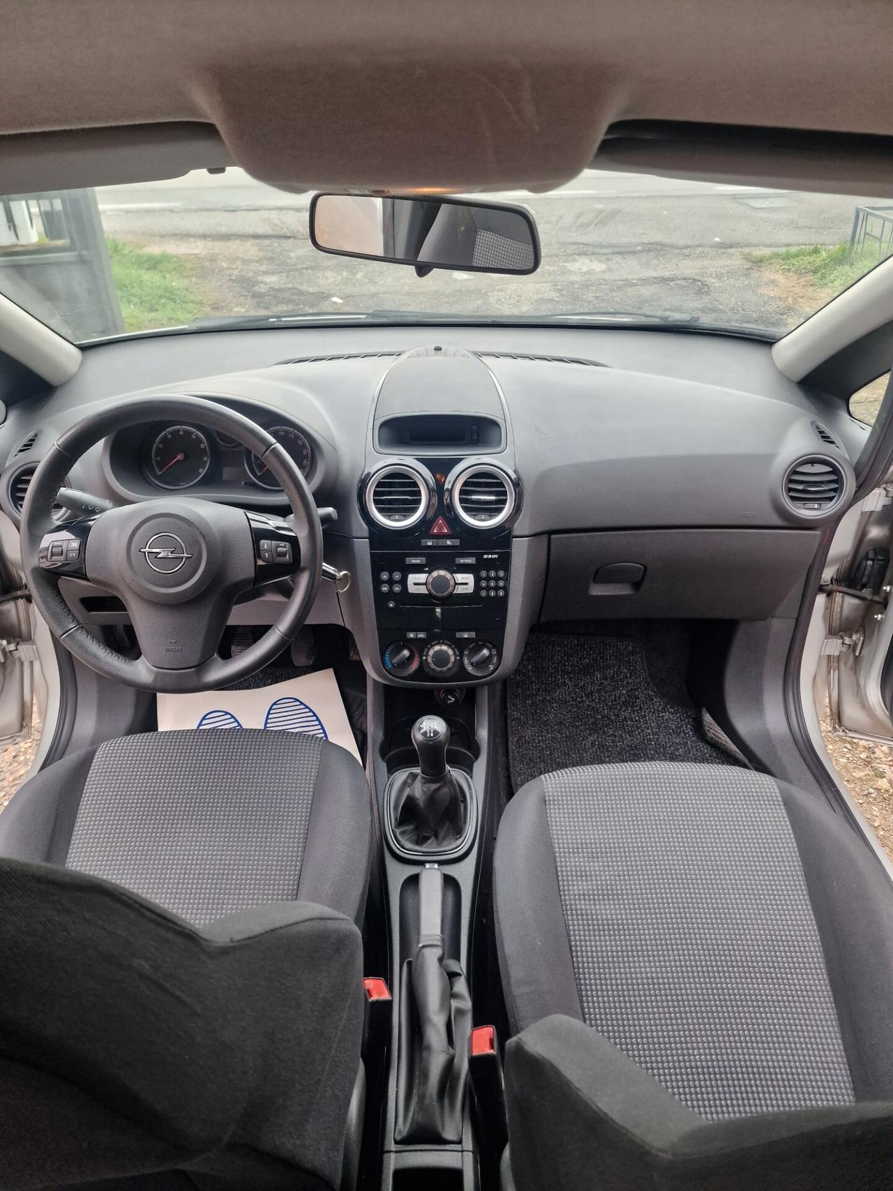 Opel Corsa 1.2 5 porte Club