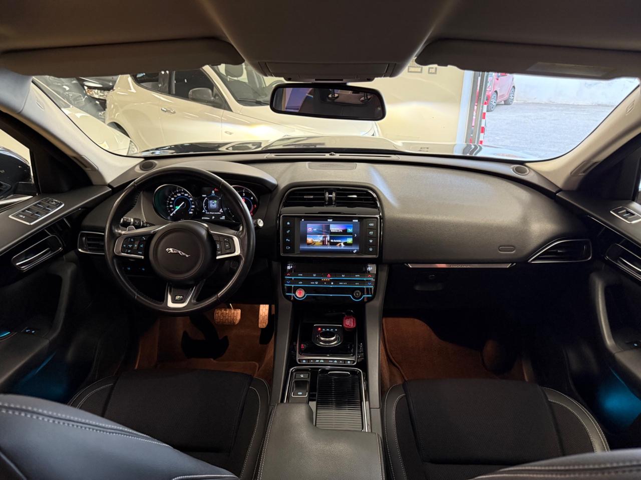 Jaguar F-Pace 2.0 D 240 CV AWD aut. R-Sport